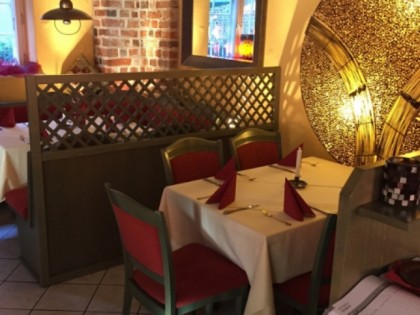 照片: Bombay Place
